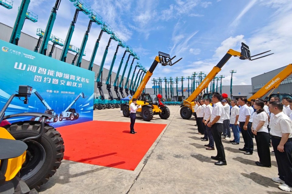 伸缩臂叉装车批量交付，即将奔赴新一线