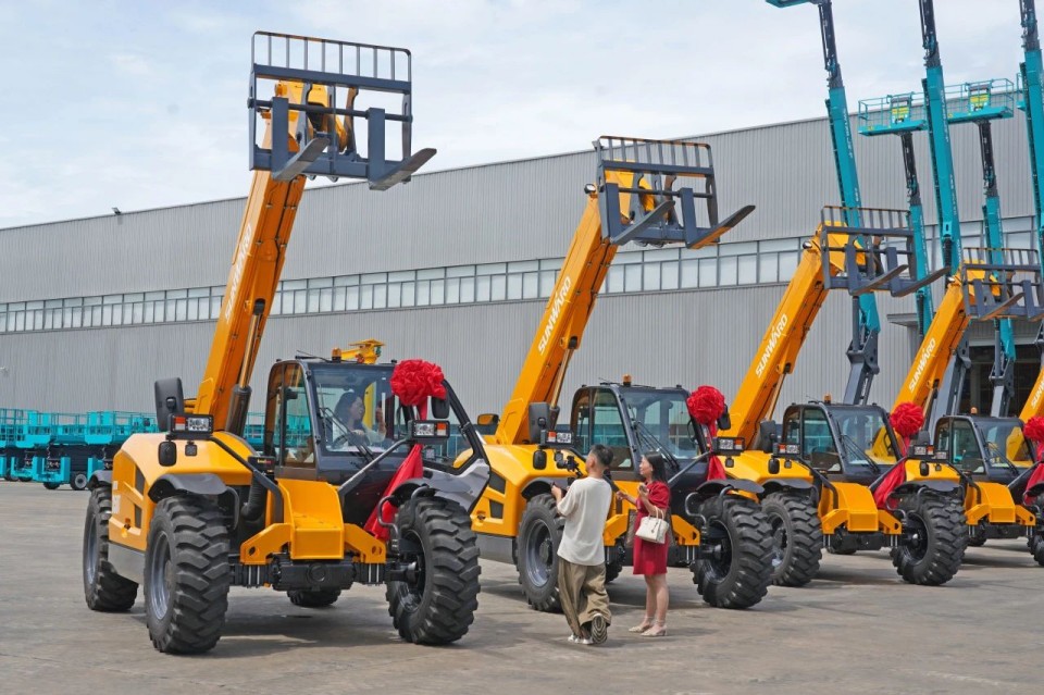 伸缩臂叉装车批量交付，即将奔赴新一线