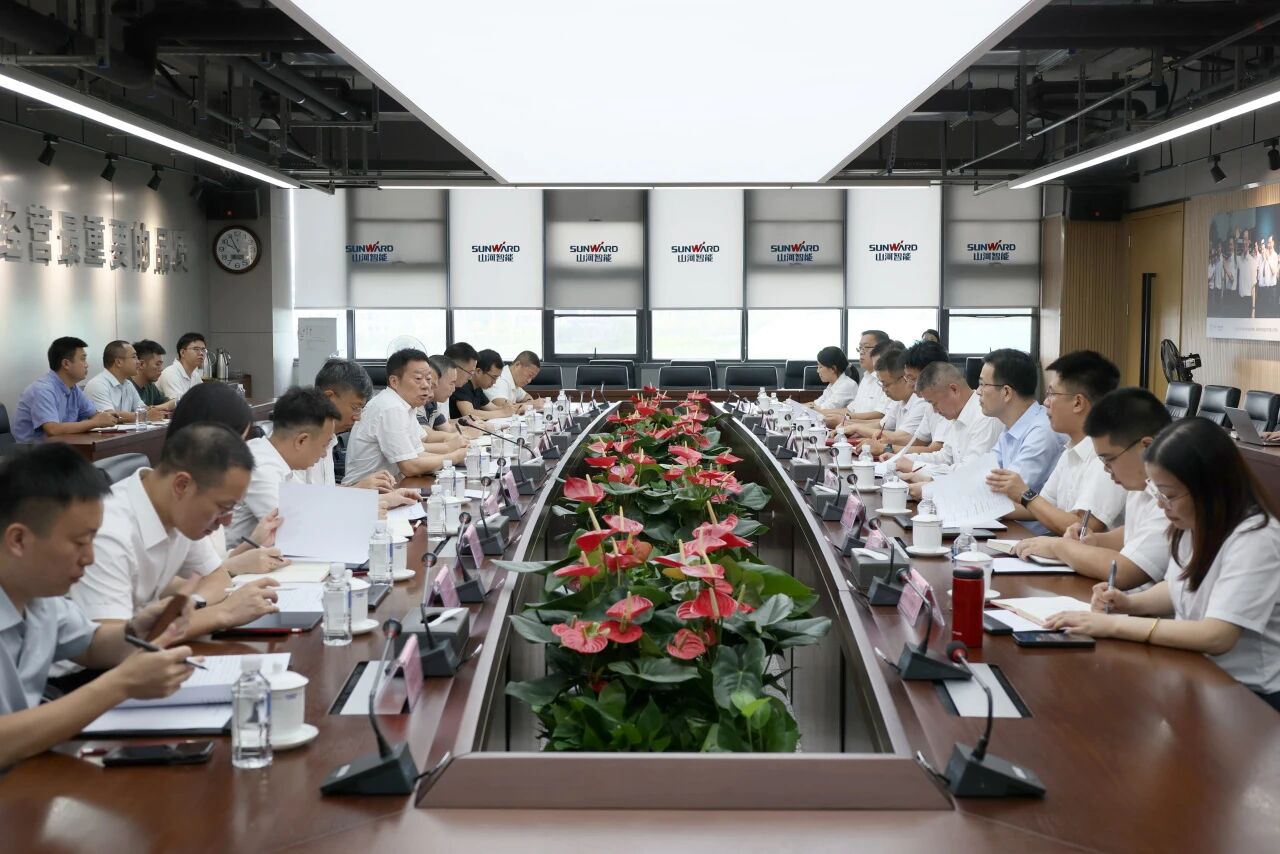 湖南省政协副主席、省工程机械产业链链长何寄华调研