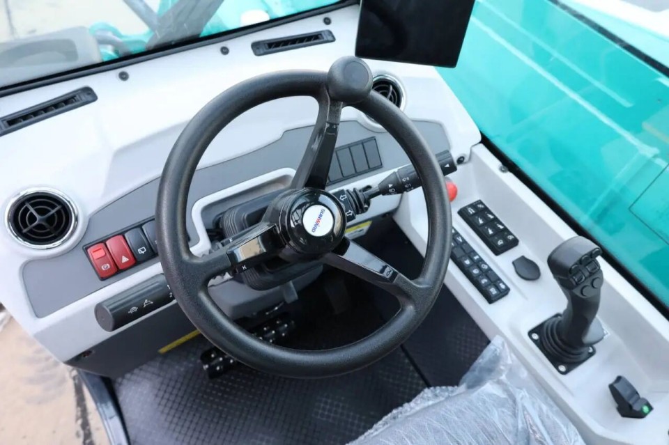 高端机型“双箭齐发”！两款伸缩臂叉装车成功下线