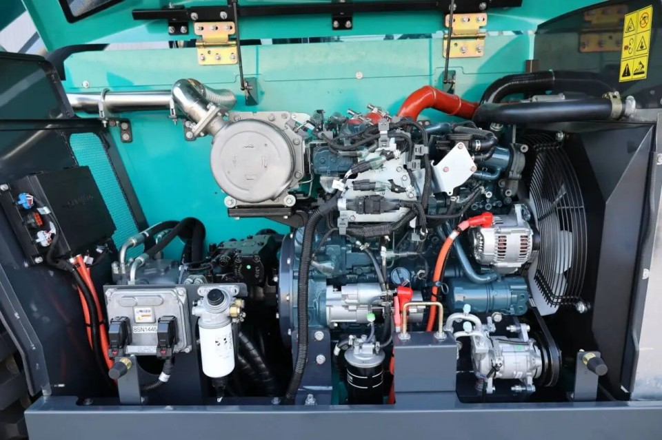 高端机型“双箭齐发”！两款伸缩臂叉装车成功下线