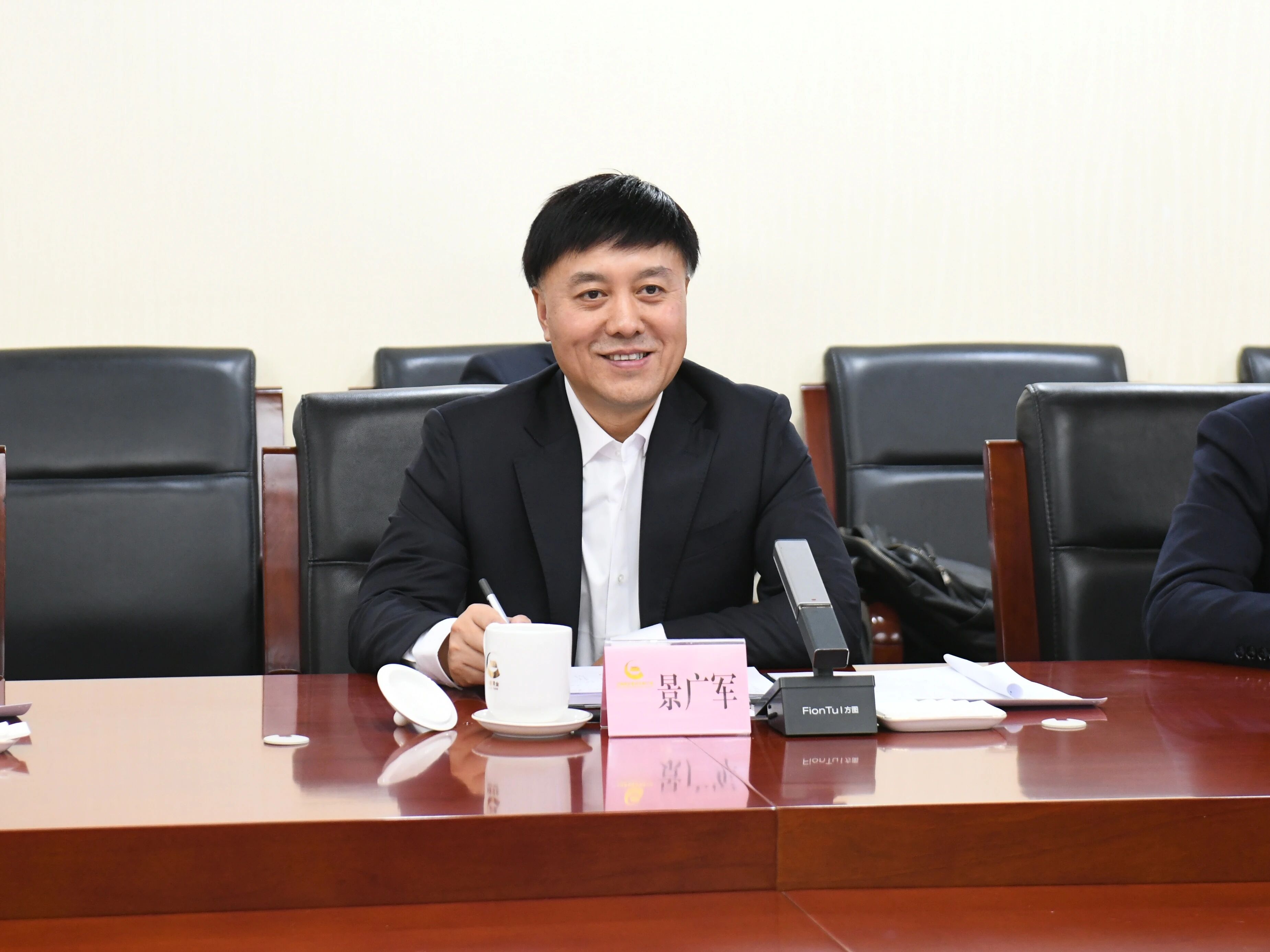 广州工控集团董事长景广军率团队到中国黄金集团拜访交流