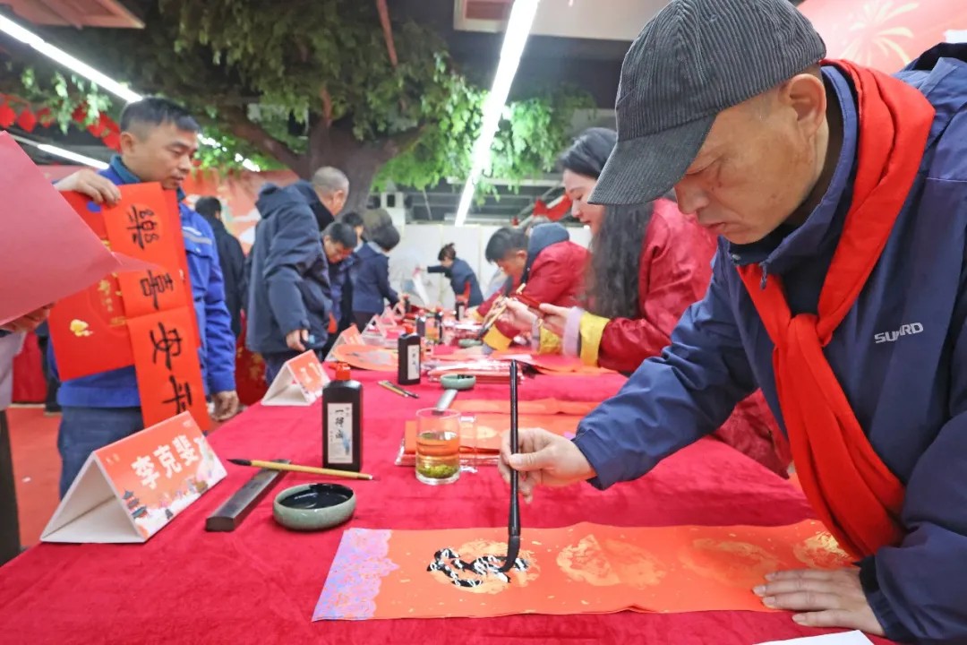 笔墨迎春，祝福暖心！在“囤”年味、送温暖、迎新春