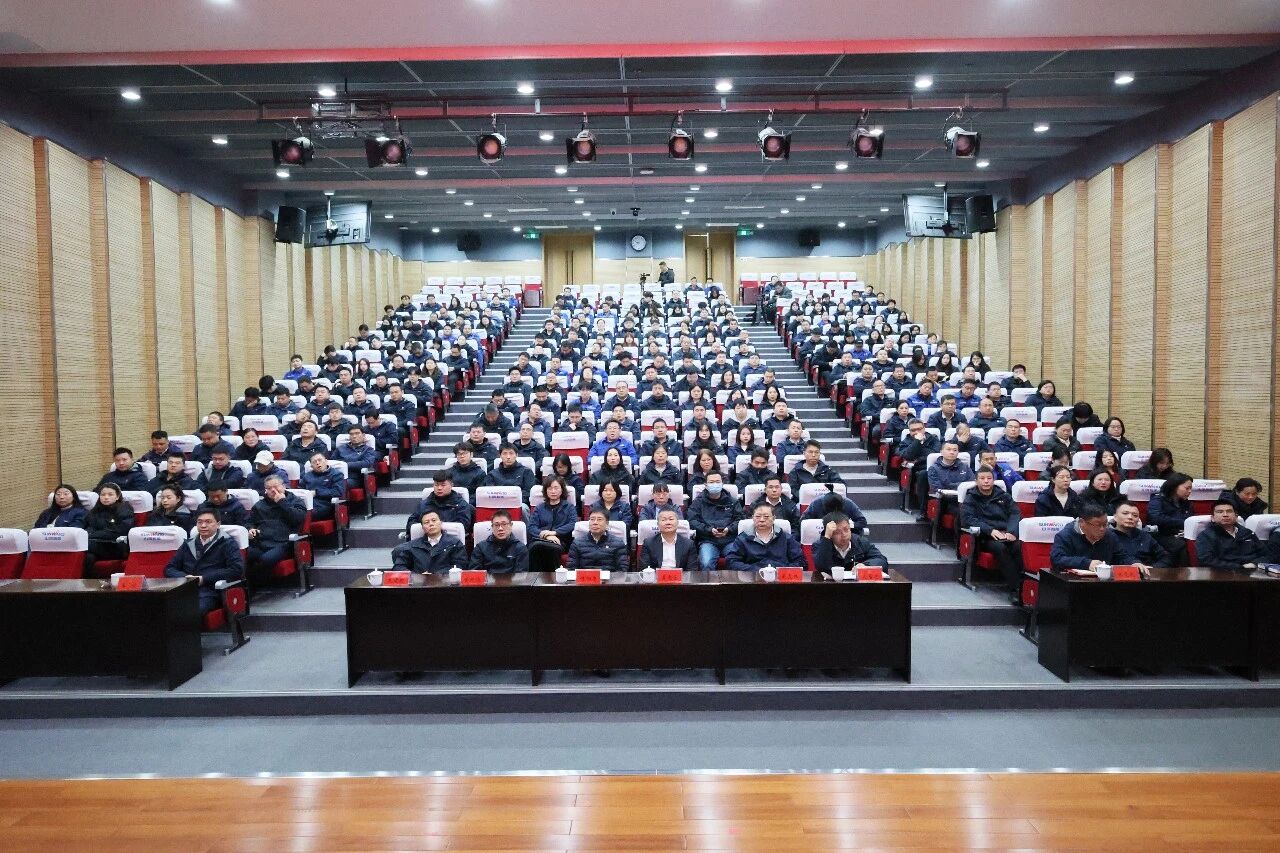 组织集中收看十四届全国人大四次会议开幕会