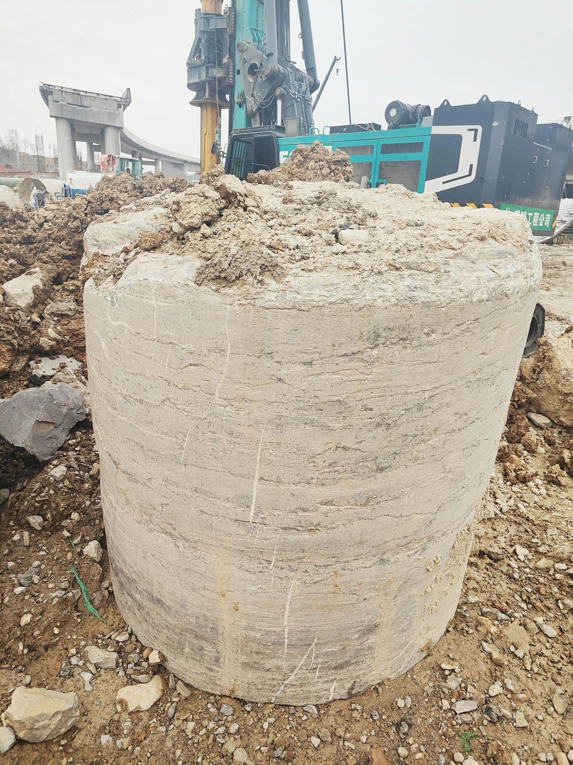 “亮剑”济南绕城改扩建项目，增程式电动旋挖钻机高效入岩受好评